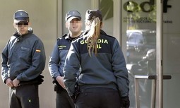 AUGC lanza una campaña institucional para reclamar chalecos antibalas adaptados a mujeres