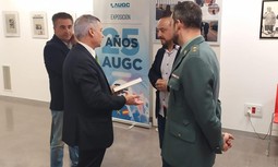 AUGC Valencia inaugura la exposición en la que repasa sus primeros 25 años y denuncia la carencia de derechos que aún siguen padeciendo los guardias civiles