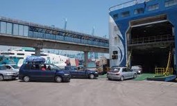 El humo que nos vende la delegada del Gobierno, y el obligado silencio de la Guardia Civil