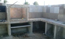 La Guardia Civil, como en la canción del verano, prefiere el chiringuito y la barbacoa a vestuarios y aseos