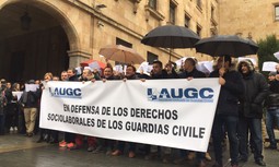 AUGC, presente en la concentración de Salamanca convocada por No   Silencio para denunciar la situación de un guardia civil