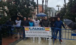 La delegación de AUGC en Badajoz vuelve a manifestarse contra la lacra de los suicidios en la Guardia Civil
