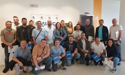 AUGC forma a guardias civiles en Sevilla sobre cartas de identidad y permisos  de conducir falsos