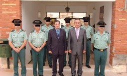 LOS GUARDIAS CIVILES BARREN Y FRIEGAN EL ACUARTELAMIENTO DE BULLAS.-