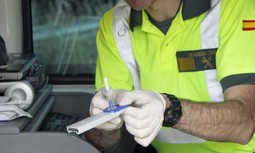 La negligencia de la DGT impide a los guardias civiles de Tráfico realizar pruebas de droga discrecionales a los conductores