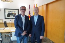 Secretario General de Illes Balears con el presidente del Cosell Insular de Menorca.