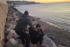 Los guardias civiles de Ceuta vuelven a salvar vidas frente a una nueva jornada de presión migratoria en el litoral