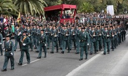 El afán por el boato y los desfiles en la Guardia Civil vuelve a restar efectivos a la seguridad pública