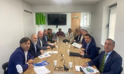 La Plataforma por una Jubilación Digna y la plena Equiparación Salarial se reúne con el partido político VOX