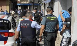Asociaciones profesionales y sindicatos de Guardia Civil y Policía Nacional remiten a Interior una carta reclamando la equiparación salarial