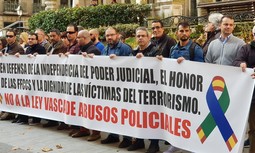 Guardias civiles y policías nacionales se concentran en el País Vasco contra la ley vasca de abusos policiales