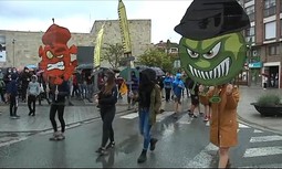 Un año más, los guardias civiles y sus familias deberán soportar el desprecio y la amenaza de los radicales en Navarra