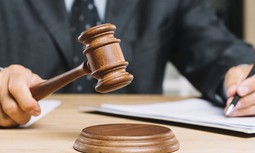 En cumplimiento de sentencia