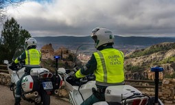 AUGC denuncia el uso de protecciones caducadas en los trajes de motoristas de la Agrupación de Tráfico