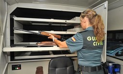 AUGC denuncia el malestar generalizado de los interventores de armas y explosivos de la Guardia Civil