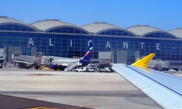 Una irregularidad de un mando redujo el servicio en el aeropuerto de El Altet y puso en riesgo la seguridad a un agente