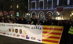 Miembros de la Plataforma de Policias de Cataluña se concentran en Barcelona contra recortes