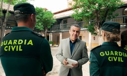 Entrevista a Lorenzo Silva, que publica nueva novela de la saga Bevilacqua y Chamorro “Un guardia civil no es un soldado: el trabajo policial puede ser muy tenso,  pero no es la guerra”