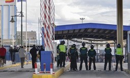 Las graves lesiones sufridas por un guardia civil en el paso fronterizo de Melilla, nueva consecuencia de la falta de medios ante la presión migratoria