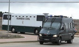 La mitad de los vehículos de la Guardia Civil para el traslado de presos carecen de cinturones de seguridad