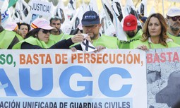 Dos años después de la 'Marea de Tricornios', los guardias civiles seguimos reclamando en la calle nuestros derechos