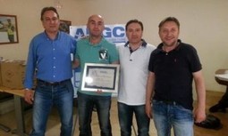 AUGC León en su vigésimo aniversario rinde homenaje a sus afiliados más veteranos.