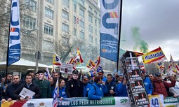 La Plataforma de guardias civiles y policías reclama en el Congreso que se paralice la delegación de competencias en Cataluña y la profesión de riesgo