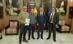El alcalde de Sevilla se reúne con AUGC y respalda sus reivindicaciones