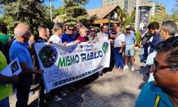 La Plataforma por una jubilación digna y la plena equiparación salarial de policías y guardias civiles se concentra en la Cumbre Europea