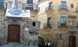 AUGC celebra la retirada de la pancarta que denigraba a la Guardia Civil en un edificio público de Bilbao