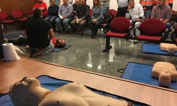 La formación recibida por parte de AUGC permite a dos guardias civiles salvarle la vida a una persona que había sufrido un ataque cardiaco
