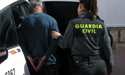 Ordenan a una guardia civil viajar a Madrid al día siguiente para ensayar el acto de aniversario de llegada de la mujer al Cuerpo y no le buscan ni hotel