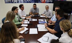 AUGC Almería y Granada trasladan las carencias de los guardias civiles de la Zona al Grupo Parlamentario Popular