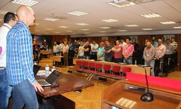 AUGC inicia su Asamblea General Extraordinaria con un minuto de silencio por el compañero de Tráfico fallecido ayer