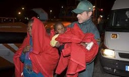 Ante el dramático fenómeno de la inmigración los guardias civiles salvan vidas