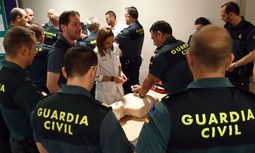 Agentes de la Benemérita se instruyen para asistir a personas en riesgo vital