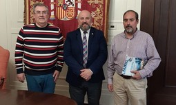 Reunión de AUGC Navarra con el delegado del Gobierno para exponerle la preocupación por la próxima transferencia de las competencias de Tráfico a la Policía Foral