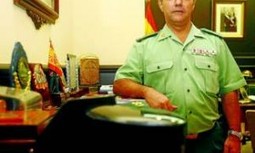 El teniente coronel Criado se niega a conceder vacaciones a varios guardias civiles destinados en la prisión