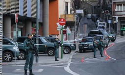 El nuevo acuerdo firmado entre PSOE y PNV podría suponer la pérdida de docenas de destinos de guardias civiles en Bizkaia