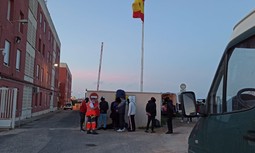 La inoperancia del Centro de Atención Temporal de Extranjeros en Cartagena atrasa 15 horas el traslado de unos migrantes en situación irregular