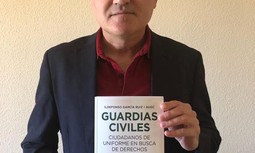 "En los 20 últimos años, la vida de los guardias civiles ha cambiado sensiblemente a mejor: hemos conquistado nuestra dignidad"