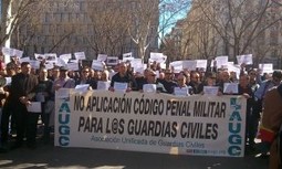 Trescientos guardias civiles piden la libertad de Sergio frente a Interior: "¡Somos policias, no soldados!"