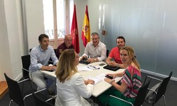 El PP hace entrega a AUGC Navarra del recurso de inconstitucionalidad presentado contra la ley de víctimas de abusos policiales