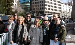 La presidenta de la AVT agradece a AUGC su presencia en la manifestación del sábado