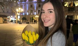 Ángela logra recaudar el dinero suficiente para su traslado a España desde Tailandia