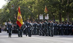 AUGC denuncia el malgasto de personal y de recursos en el desfile del 12 de Octubre