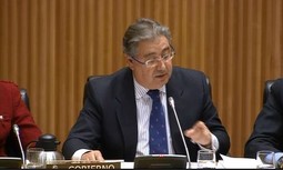 El Ministro expresa su voluntad de “mejorar las condiciones laborales y de vida de todos quienes trabajan en Interior”