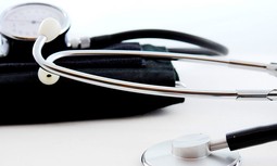 El vocal de las asociaciones expone ante el ISFAS la preocupación por la posible pérdida de prestaciones