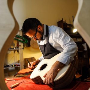 sussone-guitars-liutai-genova-gallery