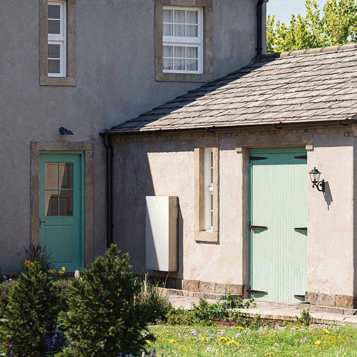 Tesla Powerwall 3 UK house
